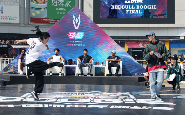 乐鱼体育官方入口-今日英雄联盟战报：战马战队强势突围，成为当日焦点