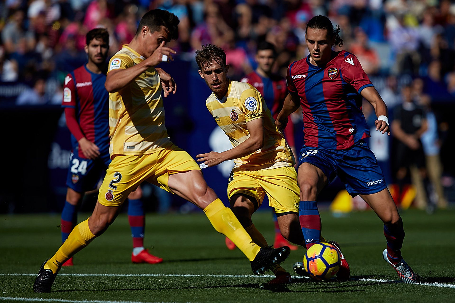 强强碰撞，精彩足球盛宴上演的简单介绍