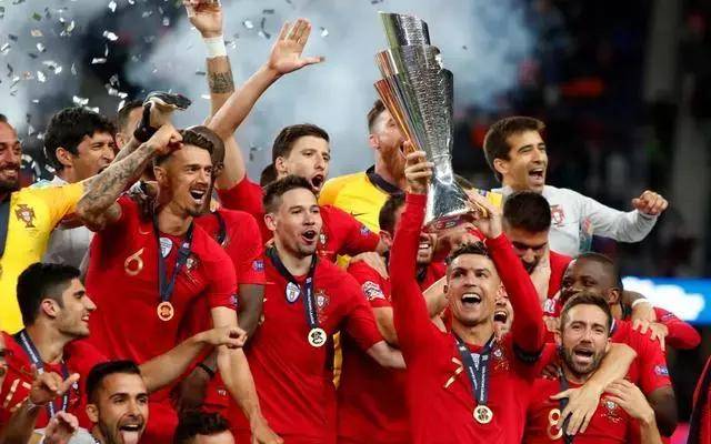 葡牙大胜克罗地亚，欢呼不止