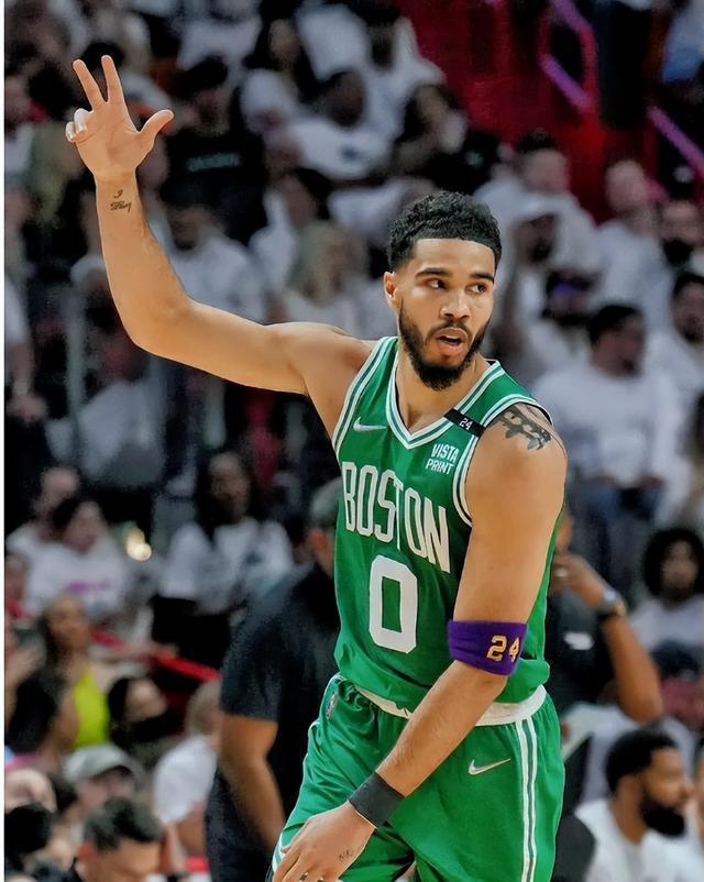 乐鱼体育网站-关于凯尔特人紧张备战，调整策略应对下一轮比赛的信息