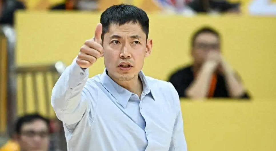 张三加盟球队，备战新赛季CBA联赛的简单介绍