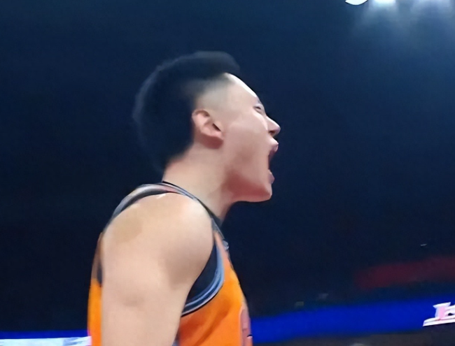 包含上海男篮掀翻对手，连胜场场稳定的词条