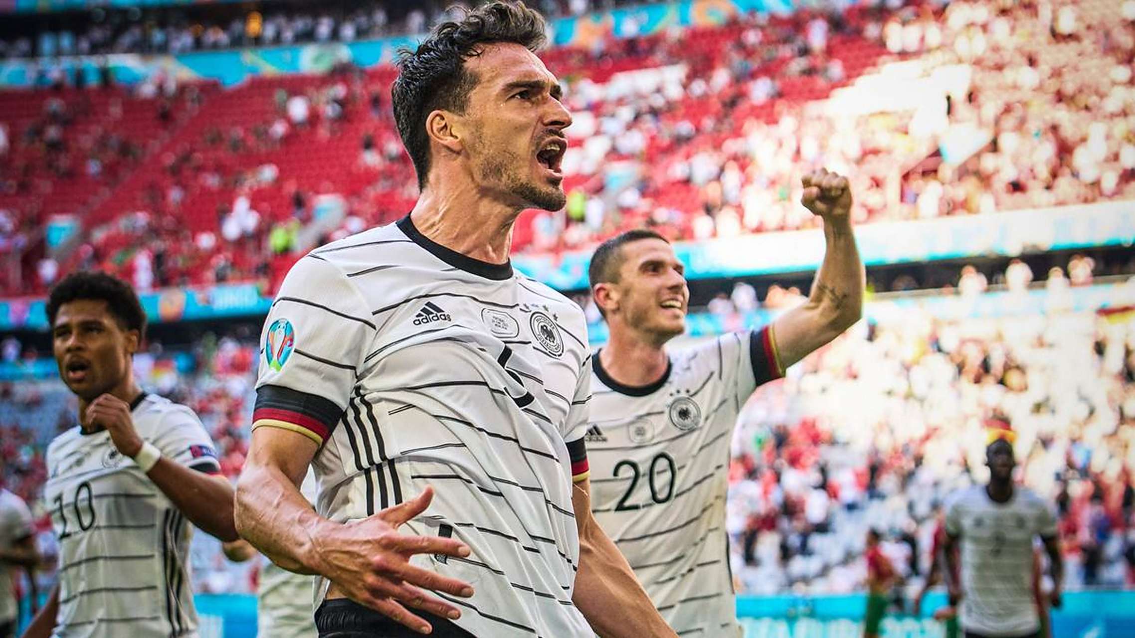 德国后卫摔伤下场接受医学评估