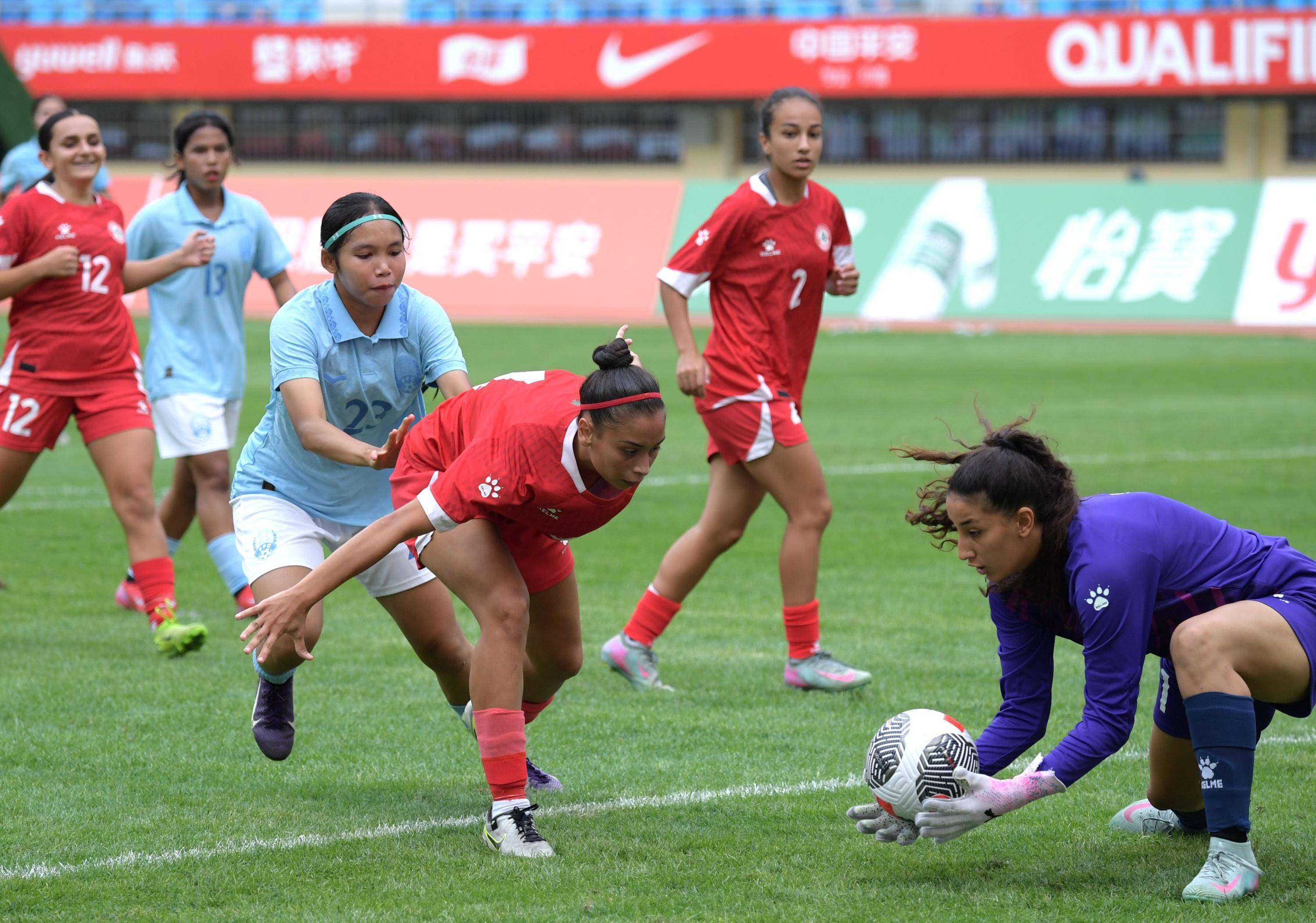 关于亚洲杯足球赛预选赛，各队实力均衡的信息