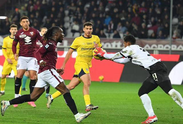 乐鱼体育官网app-AC米兰阵中一线队球员突入尤文图斯训练场窥探战术，触犯纪律遭处罚的简单介绍