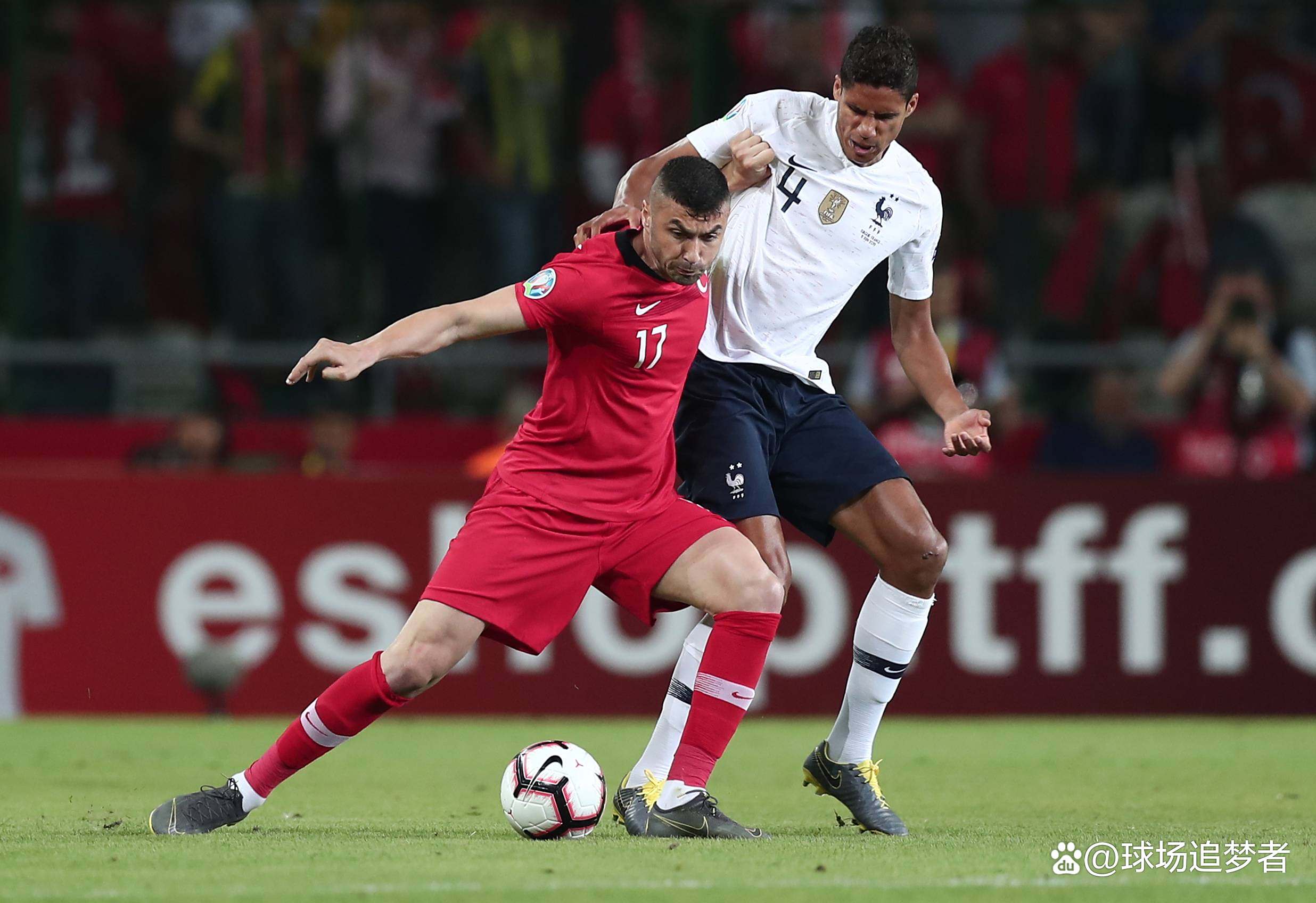 捷克队连进两球战胜奥地利，晋级四强的简单介绍